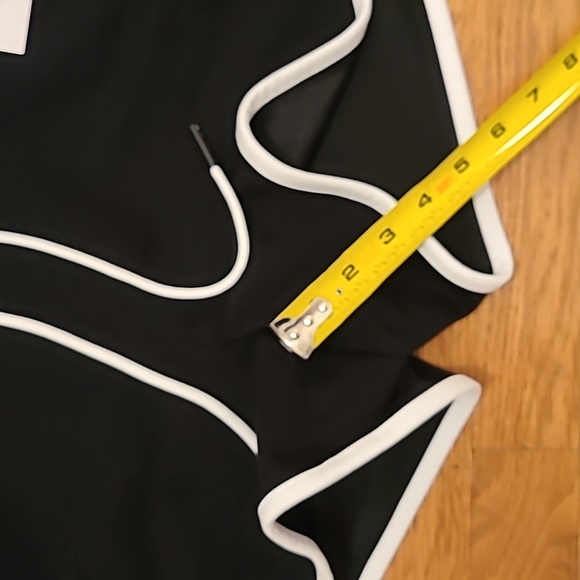 SPORTS ILLUSTRATED WOMEN'S BLACK SHORTS ELASTIC WAISTBAND SIZE MEDIUM - Picture 11 of 11